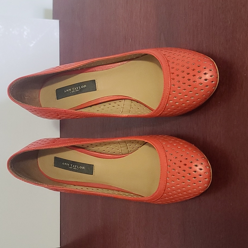 - Ann Taylor High Heels Size 6 Burnt Orange Color